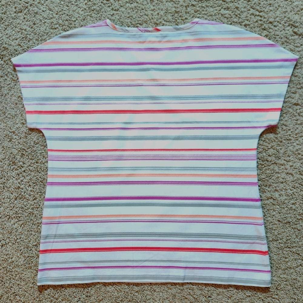 NWOT Chicos Zenergy V Neck Cross Front T-Shirt Chicos Size 8 - Picture 8 of 8